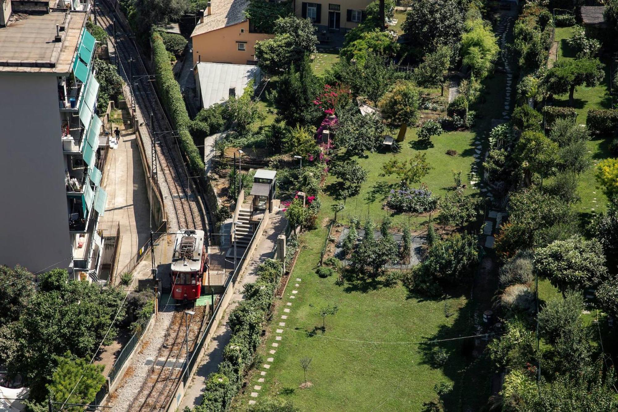 A Postcard From Génova